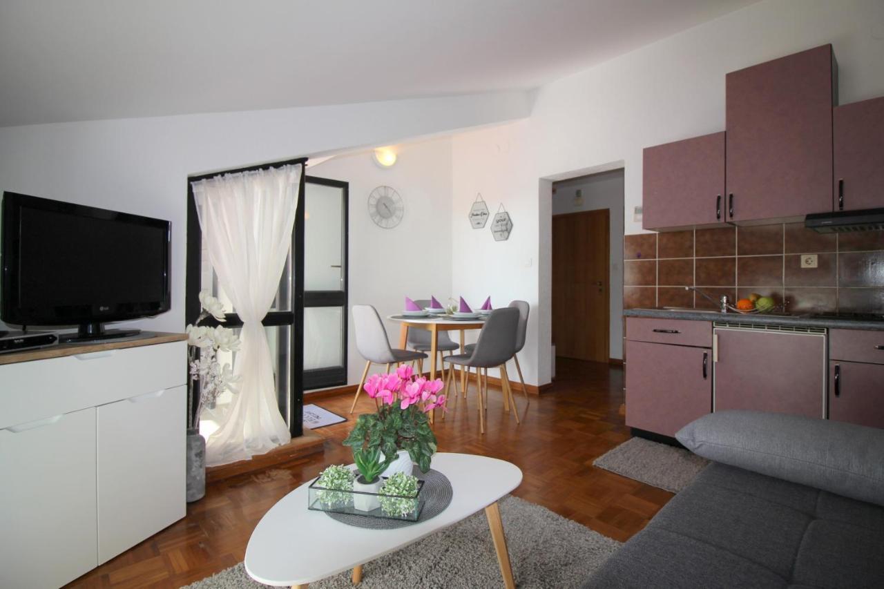 Vista Apartment *